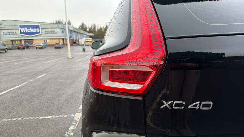 Volvo XC40 2.0 B4P Plus Dark 5dr Auto Petrol Estate